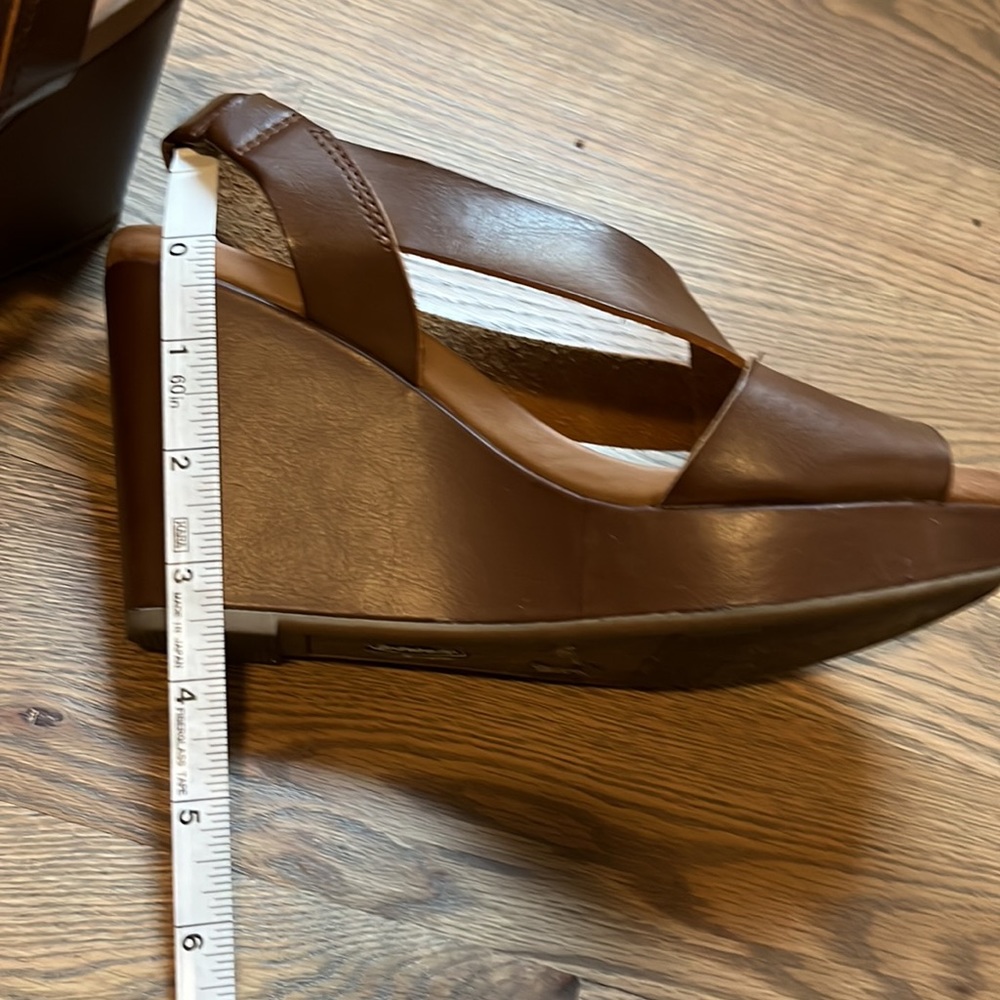 Dr. Scholls tan sandals - Picture 2 of 5